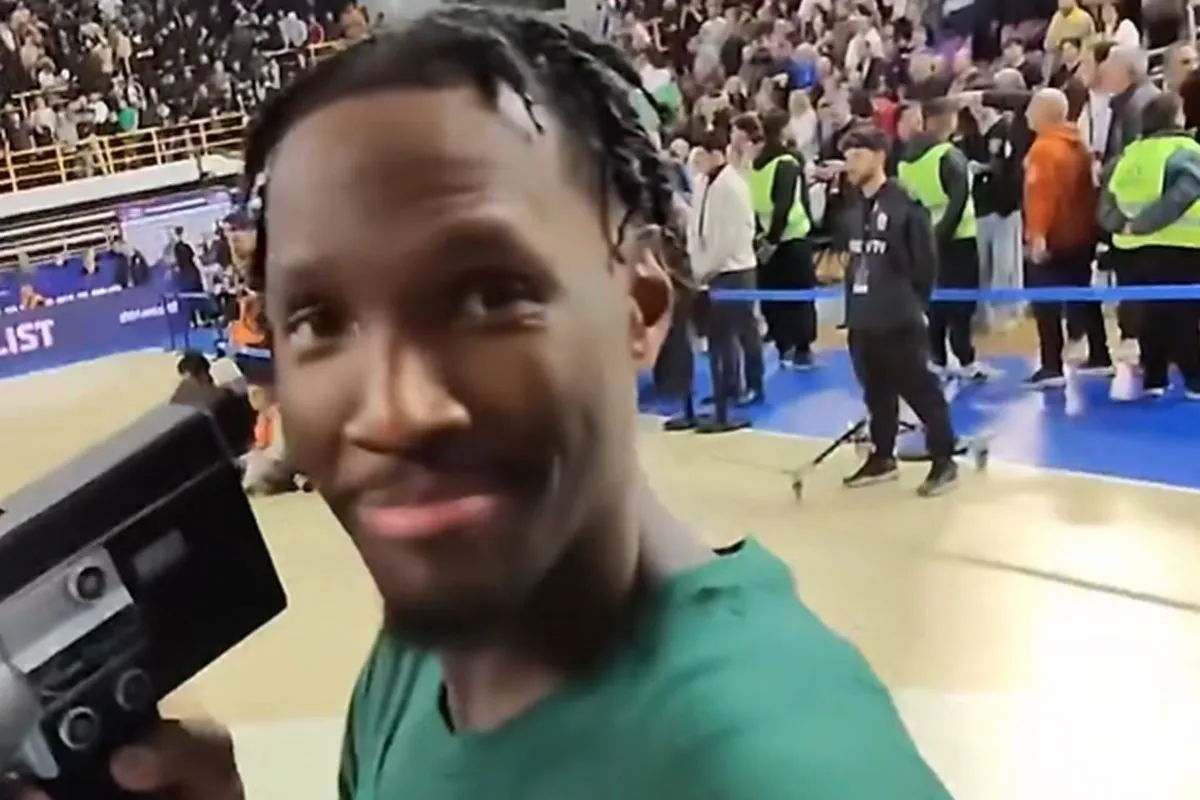 Βίντεο: Η απίθανη ατάκα του Φαρίντ στον Χέιζ-Ντέιβις μετά την κατάκτηση του Κυπέλλου!