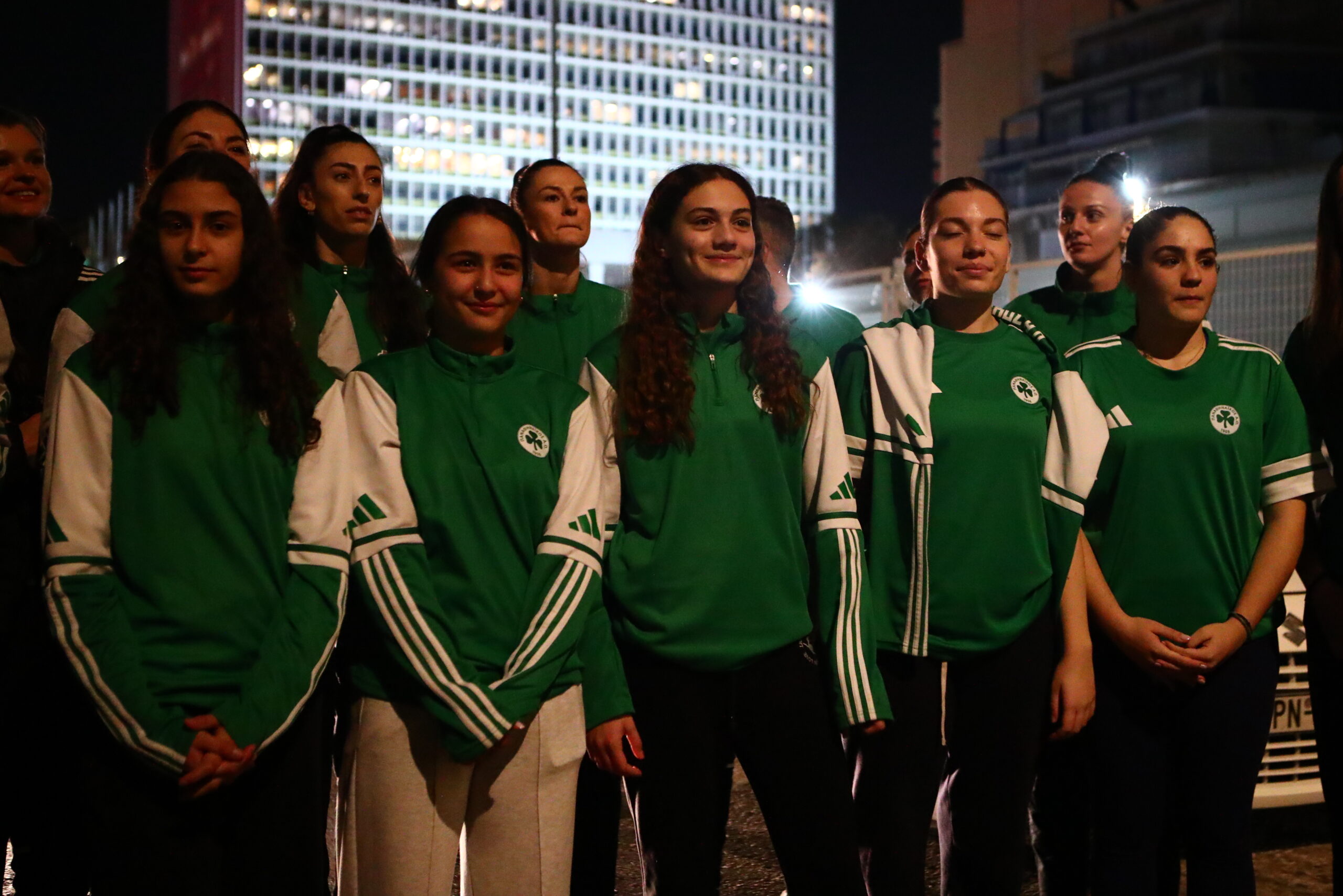 Φωτογραφίες: Πανικός στη Λεωφόρο, η υποδοχή του Παναθηναϊκού