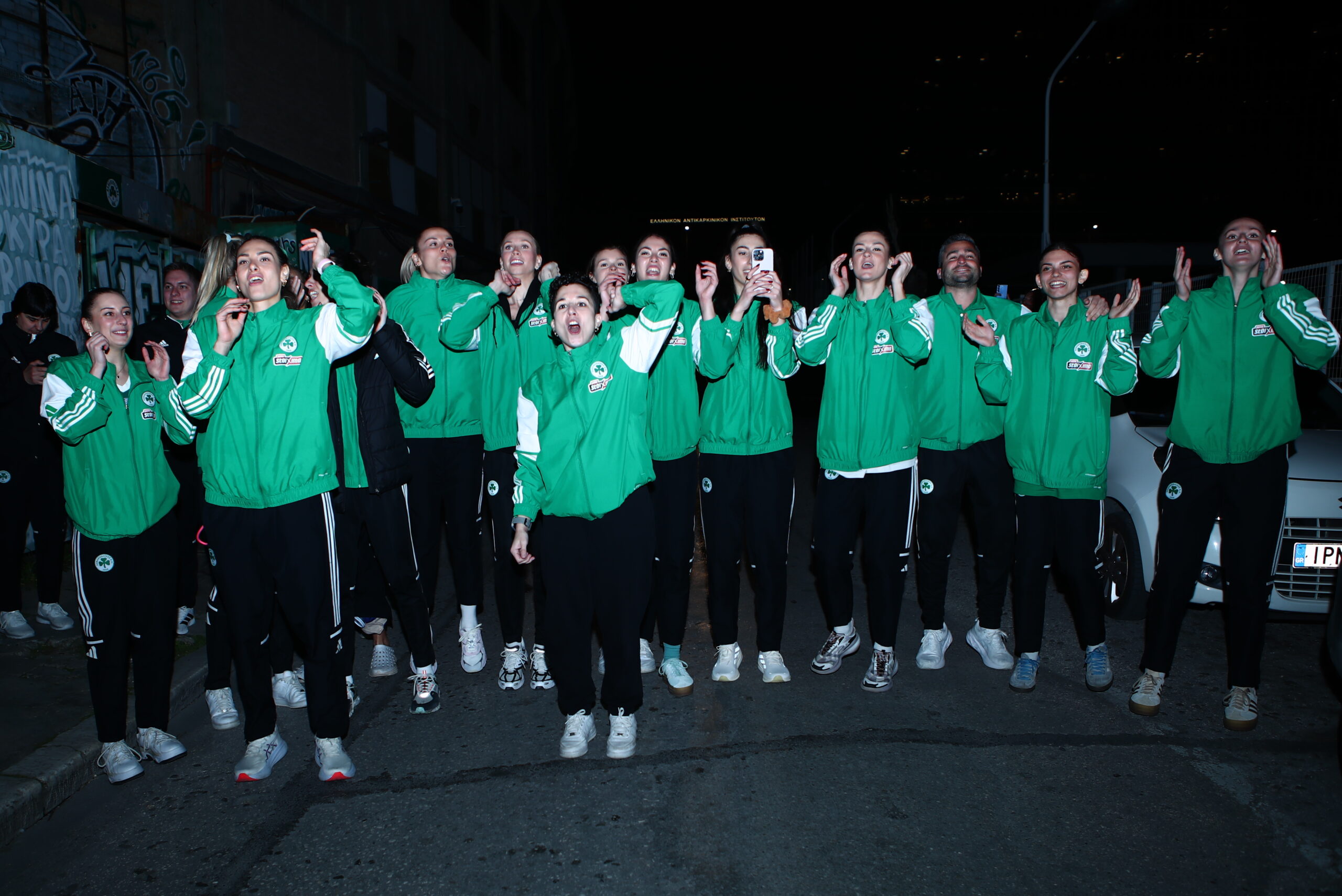 Φωτογραφίες: Πανικός στη Λεωφόρο, η υποδοχή του Παναθηναϊκού