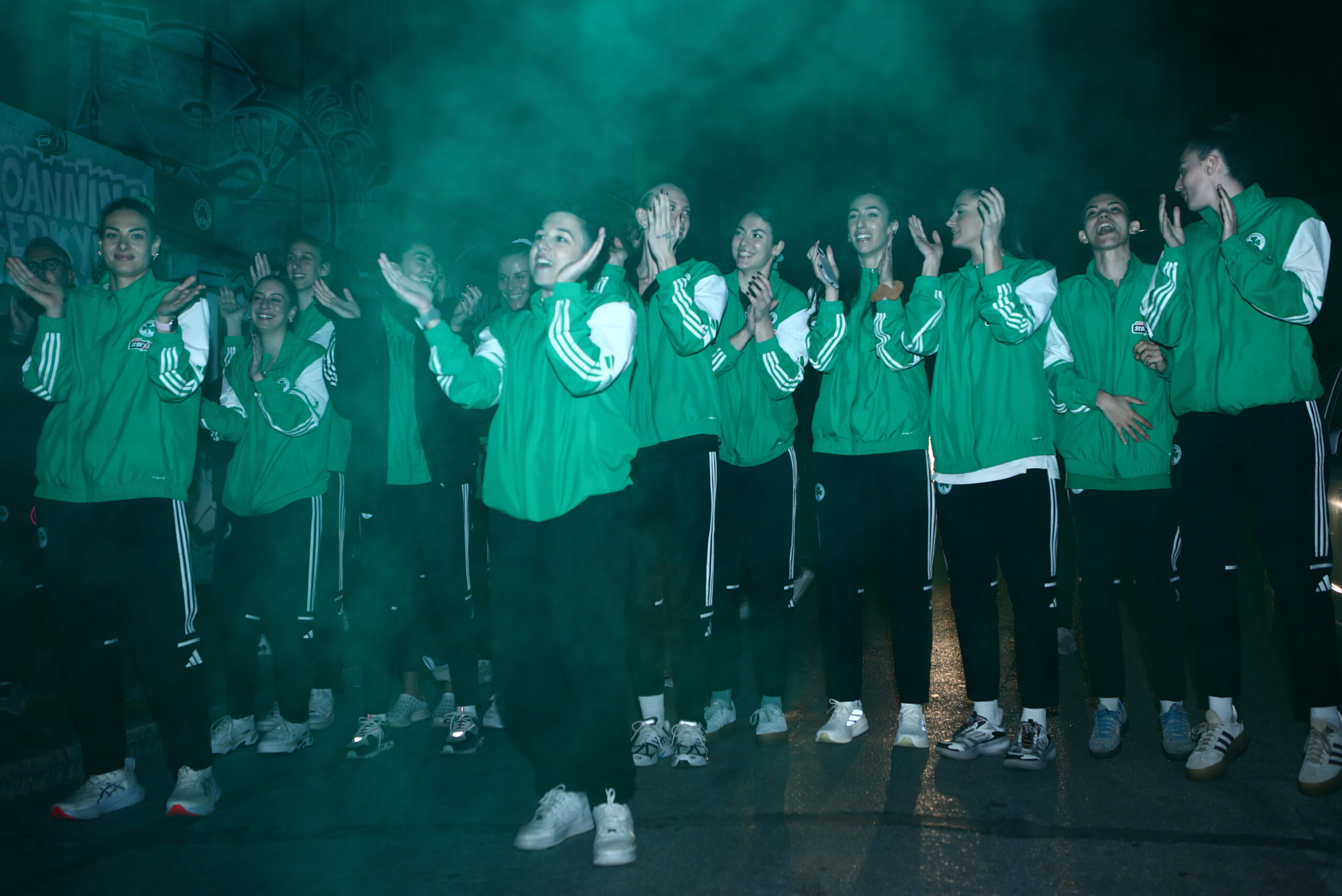 Φωτογραφίες: Πανικός στη Λεωφόρο, η υποδοχή του Παναθηναϊκού