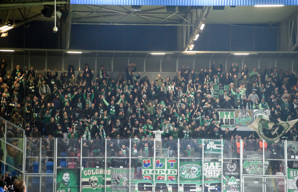 Εντυπωσιακή ατμόσφαιρα στην Τσεχία από τους φίλους του Παναθηναϊκού!