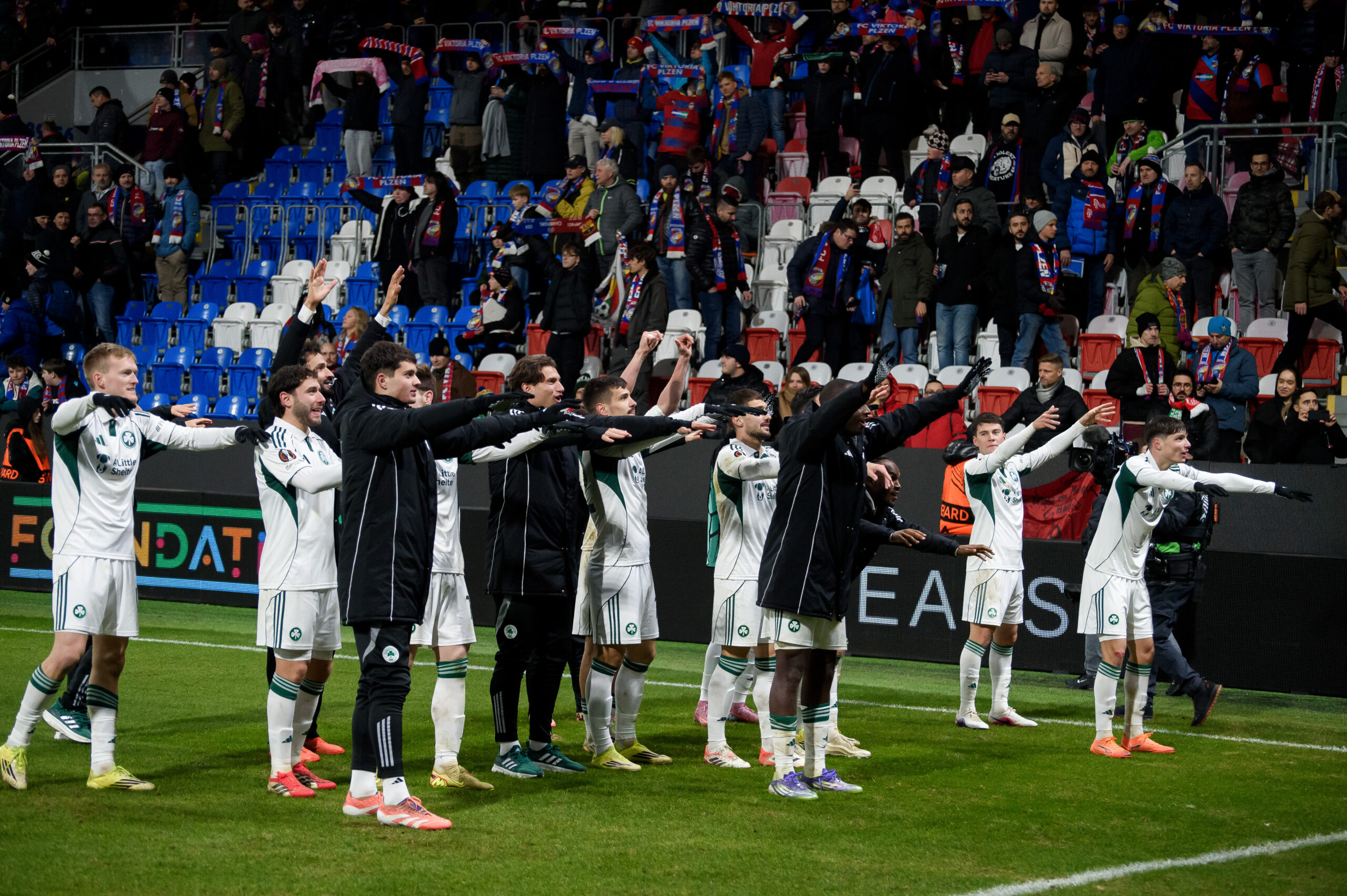 Ξέσπασαν οι παίκτες του Παναθηναϊκού: Έτσι πανηγύρισε το τριφύλλι την επική πρόκριση στους 16