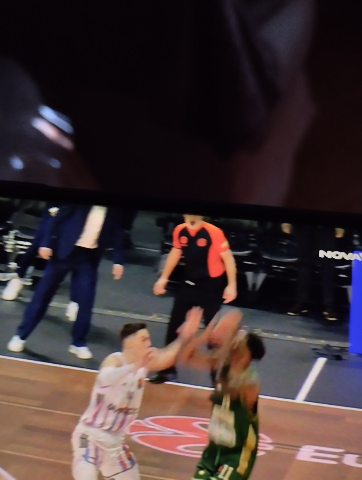 ΛΗΣΤΕΙΑ στο ΟΑΚΑ: Το φάουλ στο τρίποντο του Χέιζ-Ντέιβις (vid-pic)