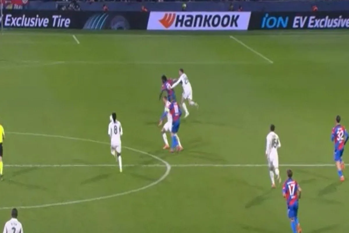 Ο Χάβι Ερνάντεθ μπήκε αλλαγή στην παράταση και αποβλήθηκε με κόκκινη στο 105' (vid)