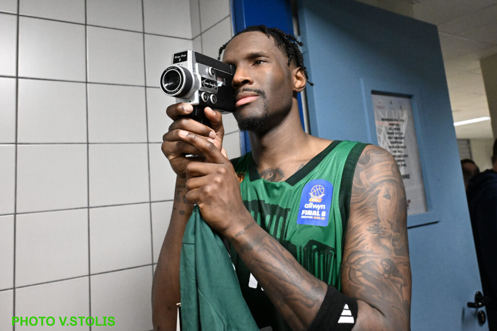 Δημοσίευσε το βίντεο ο Χέιζ-Ντέιβις: Η ατάκα του Ναν και παρασκήνιο από τα αποδυτήρια