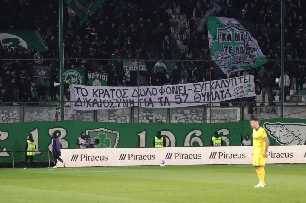 Παναθηναϊκός-Άρης: Πανό με νόημα από τη Θύρα 13