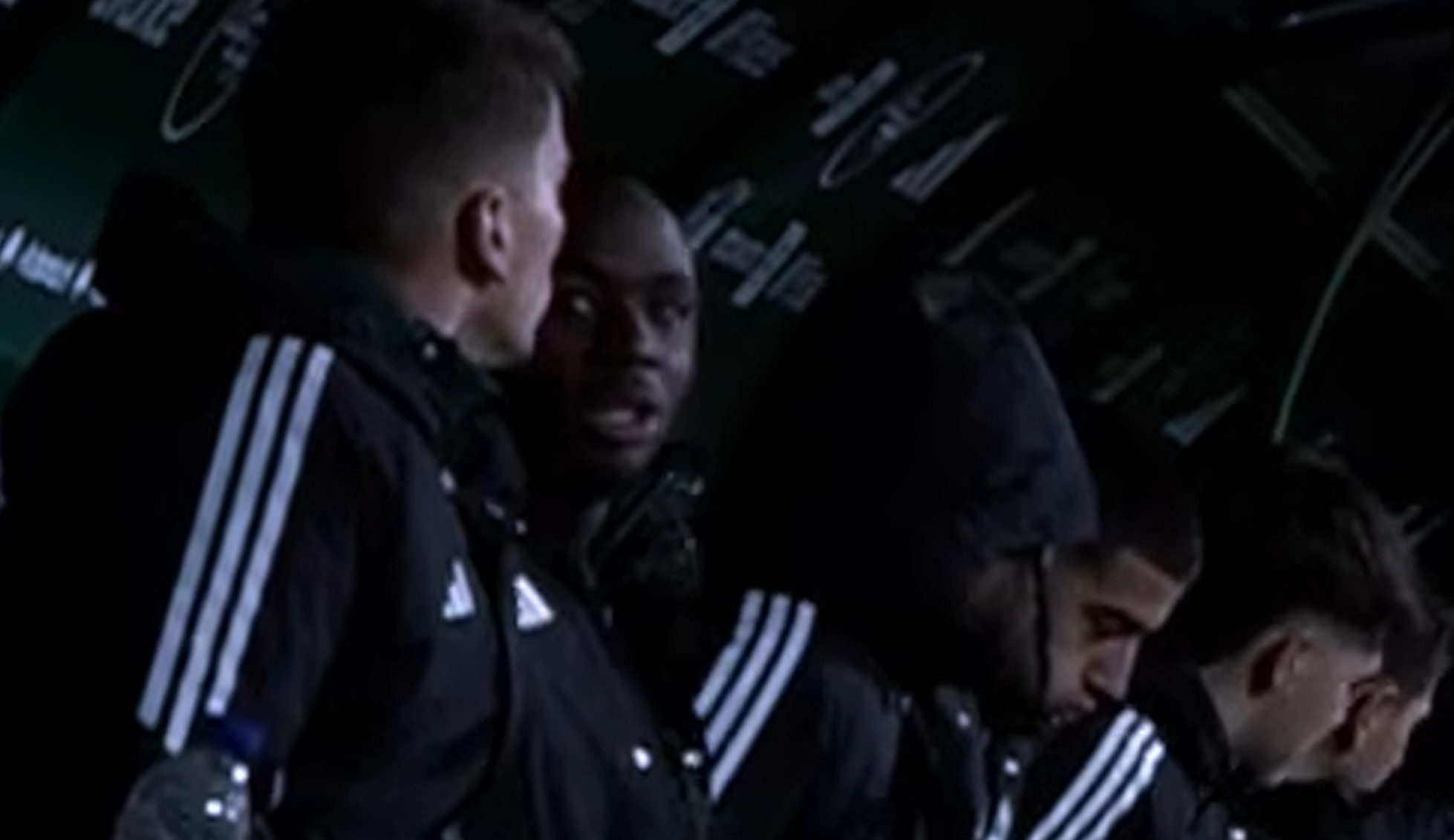 Παναθηναϊκός: Ο Τεττέη τραγούδησε σύνθημα από τον πάγκο (vid)