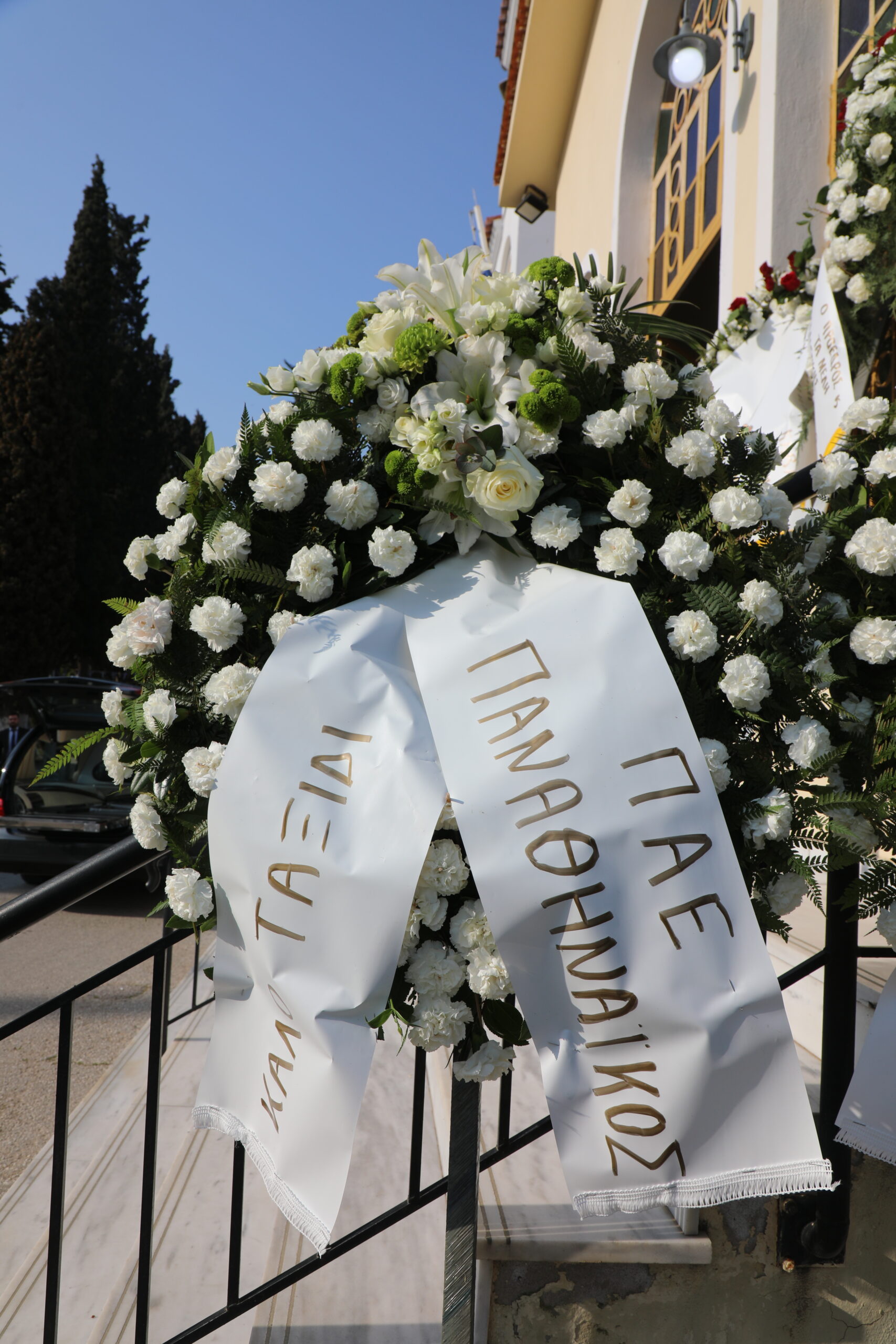 Θρήνος στην κηδεία του Βασίλη Δανιήλ - Στεφάνια από ΠΑΕ Παναθηναϊκός και Θύρα 13 (pics)