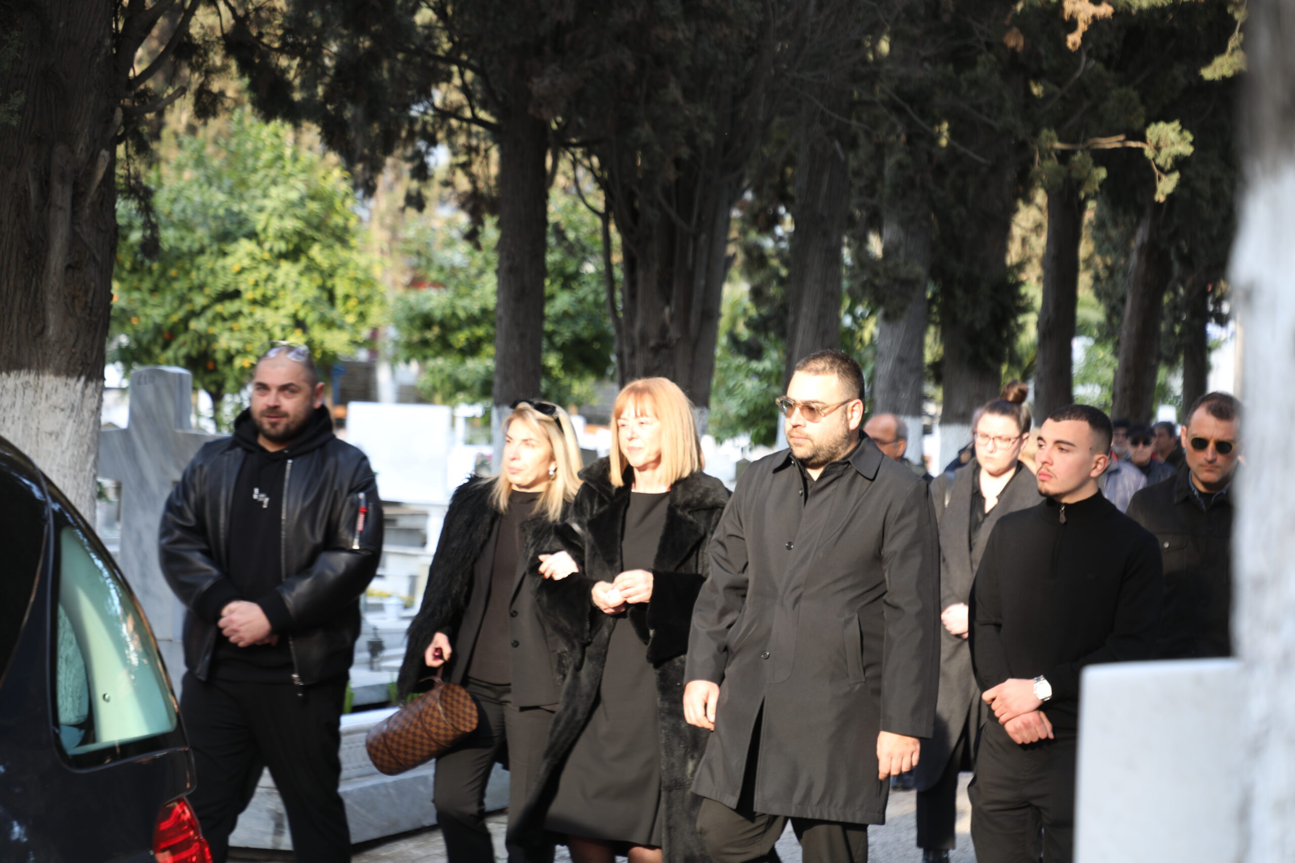 Θρήνος στην κηδεία του Βασίλη Δανιήλ - Στεφάνια από ΠΑΕ Παναθηναϊκός και Θύρα 13 (pics)