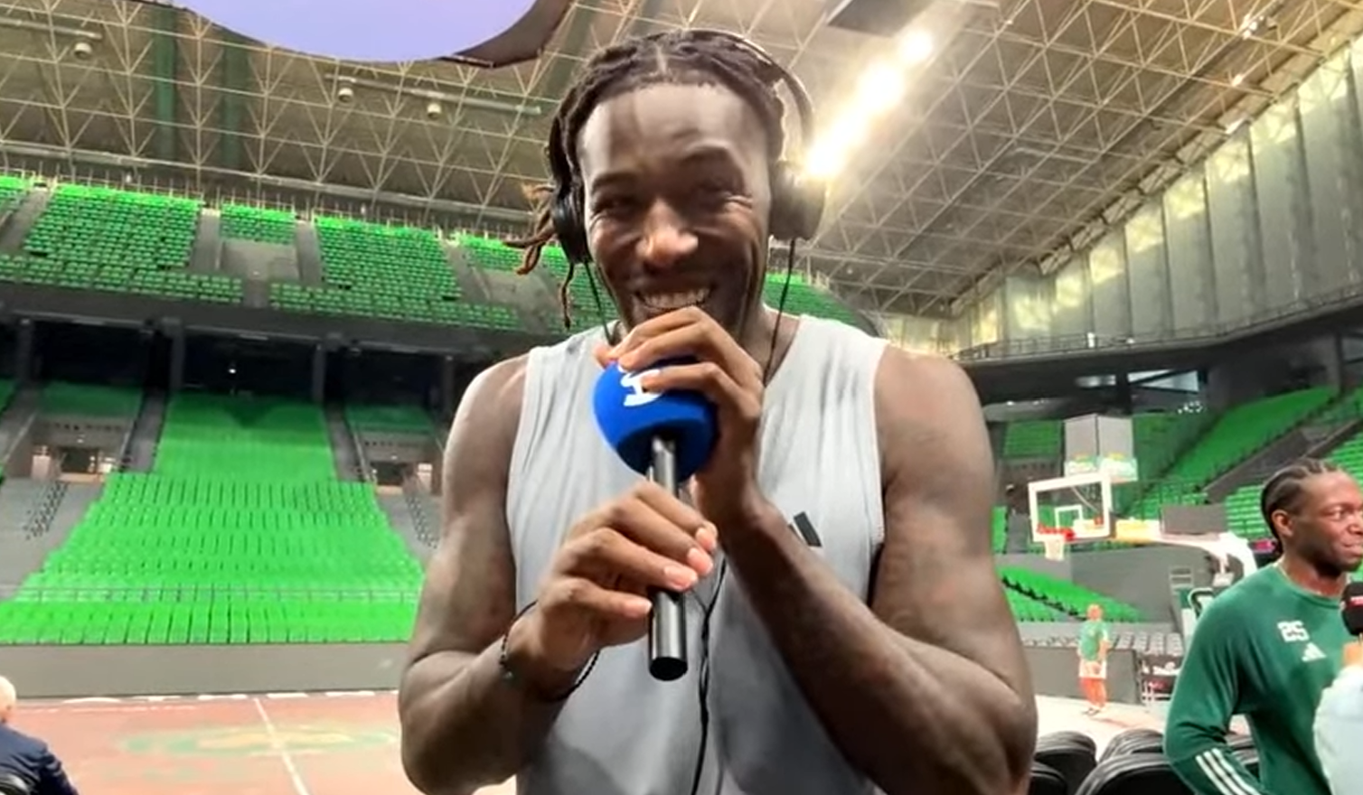 Επικός Λεσόρ σε εκπομπή: «Παπαπέτρου, οέ, οέ, οέ» (vid)