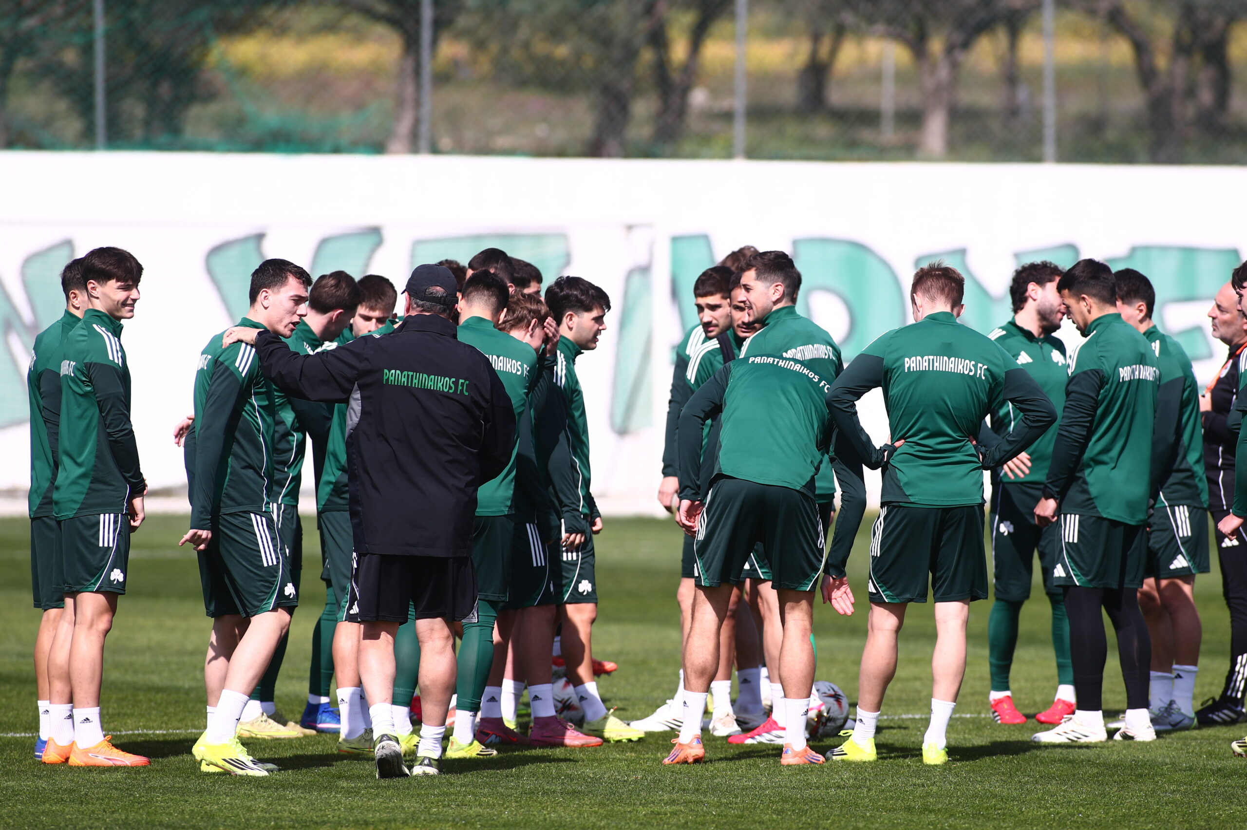 Φωτογραφίες: Η ομιλία Μπενίτεθ και η... επιστροφή - Η τελευταία προπόνηση πριν τη Μπέτις