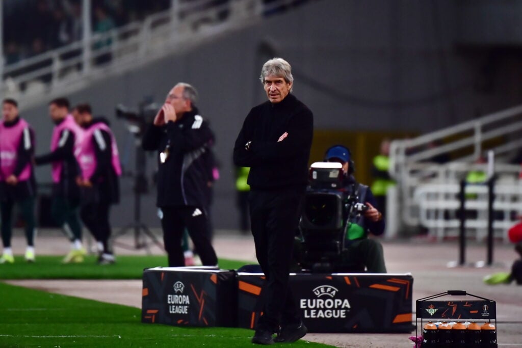 Μπενίτεθ στη συν. Τύπου: Η ατάκα για τη διαιτησία και το πέναλτι