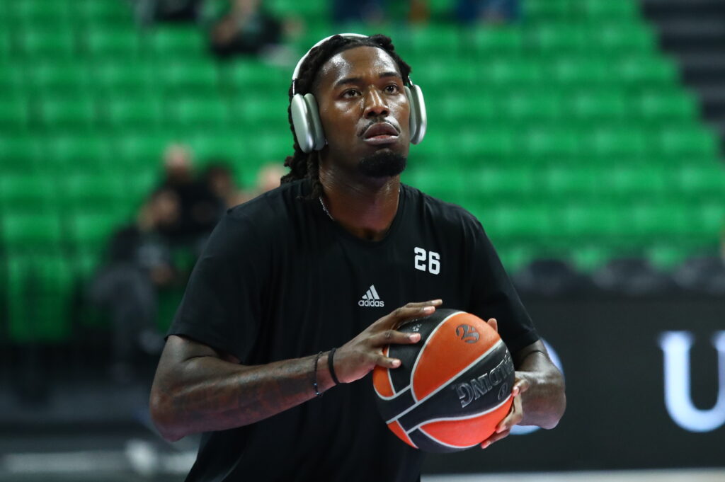 Παναθηναϊκός - Ζάλγκιρις: Ο Λεσόρ βγήκε για ζέσταμα πριν από το τζάμπολ