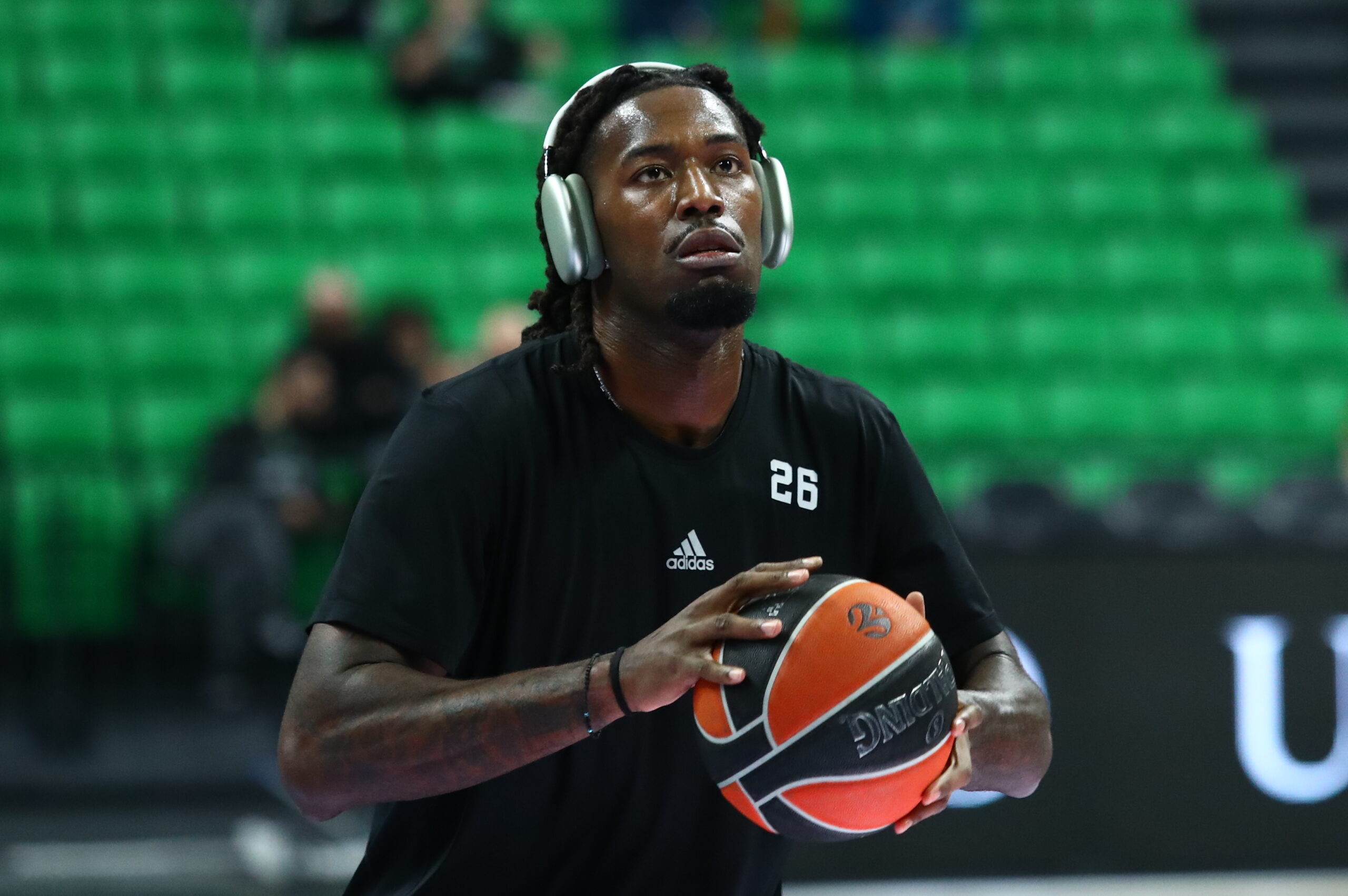 Παναθηναϊκός - Ζάλγκιρις: Ο Λεσόρ βγήκε για ζέσταμα πριν από το τζάμπολ