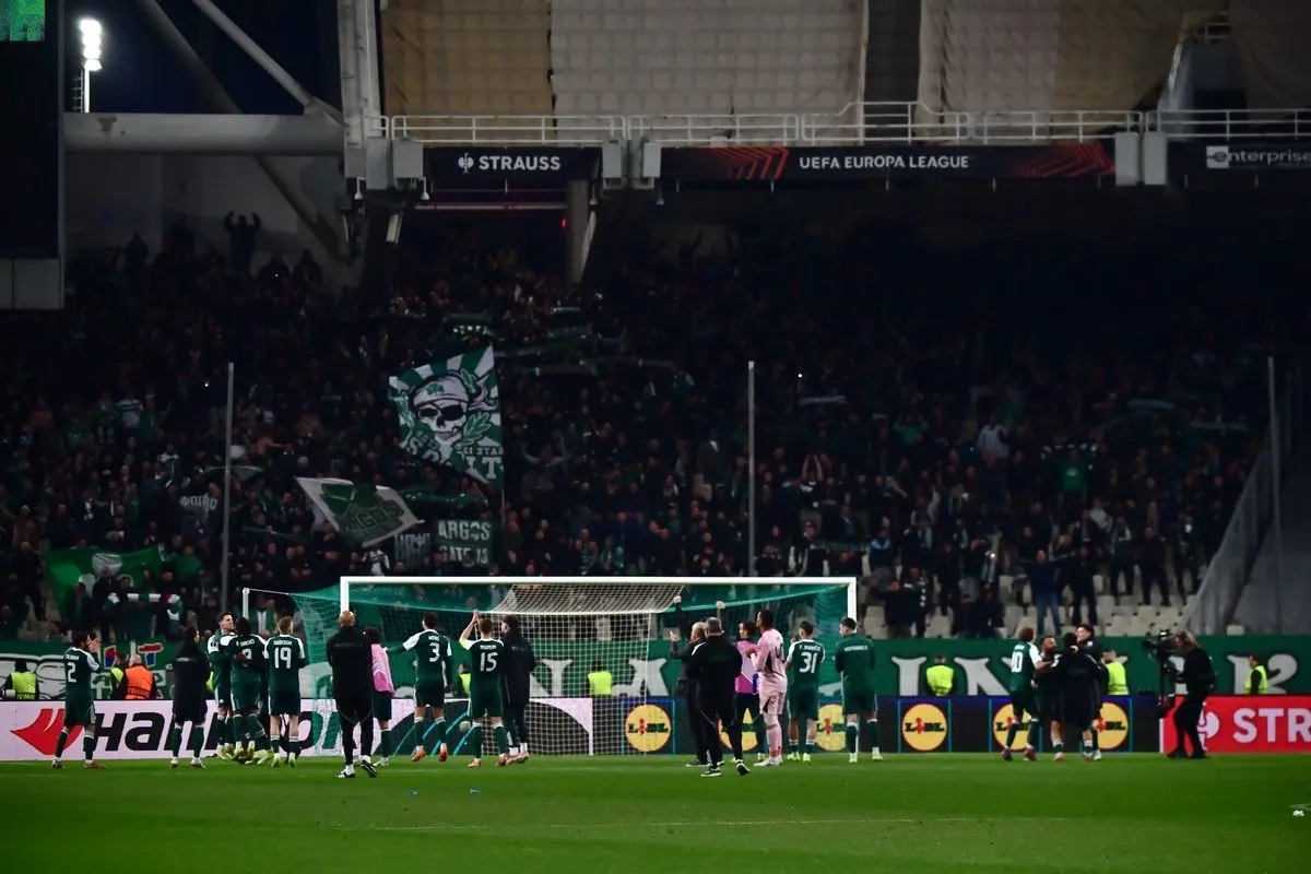 Παναθηναϊκός - Μπέτις: Χαμός στο ΟΑΚΑ - Χόρτο μαγικό με παίκτες (vid)