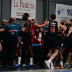 Απίστευτο: Νέα επίθεση Φουρνιέ σε οπαδό στα court seats!