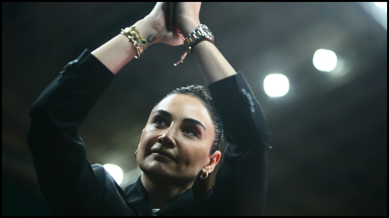 Στο Παναθηναϊκός - ΑΕΚ η Σελέν Ερντέμ (pic)