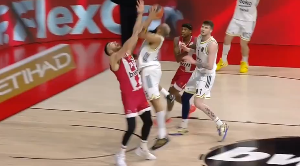 Αντιδράσεις για τη διαιτησία στο ΣΕΦ: «Απαίσιο σφύριγμα» (pic)