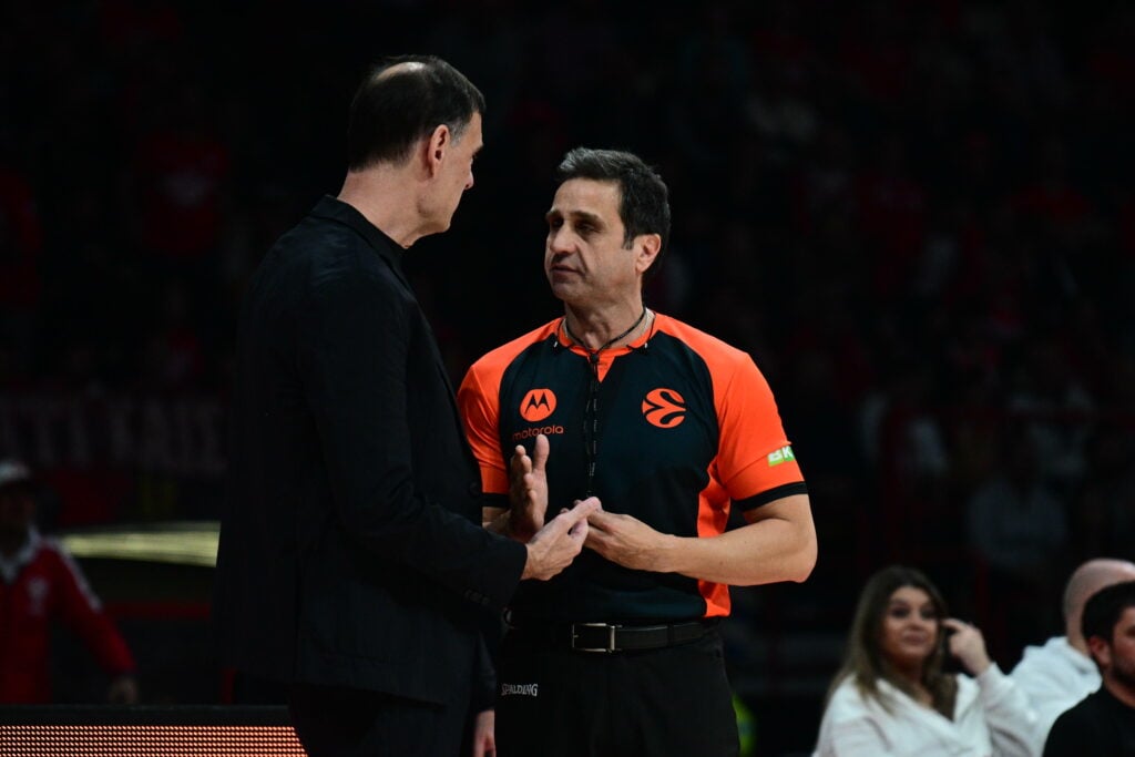 «Παράσταση» για όσκαρ στο ΣΕΦ: Μία βολή στο ημίχρονο η Φενέρ, 48-46 το σκορ!