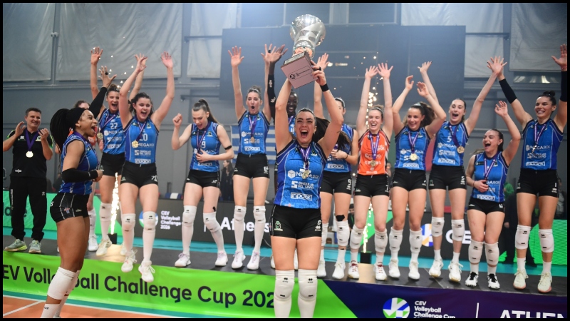 Χειροκρότησαν τη Βαλεφόλια οι οπαδοί του Παναθηναϊκού (pics)