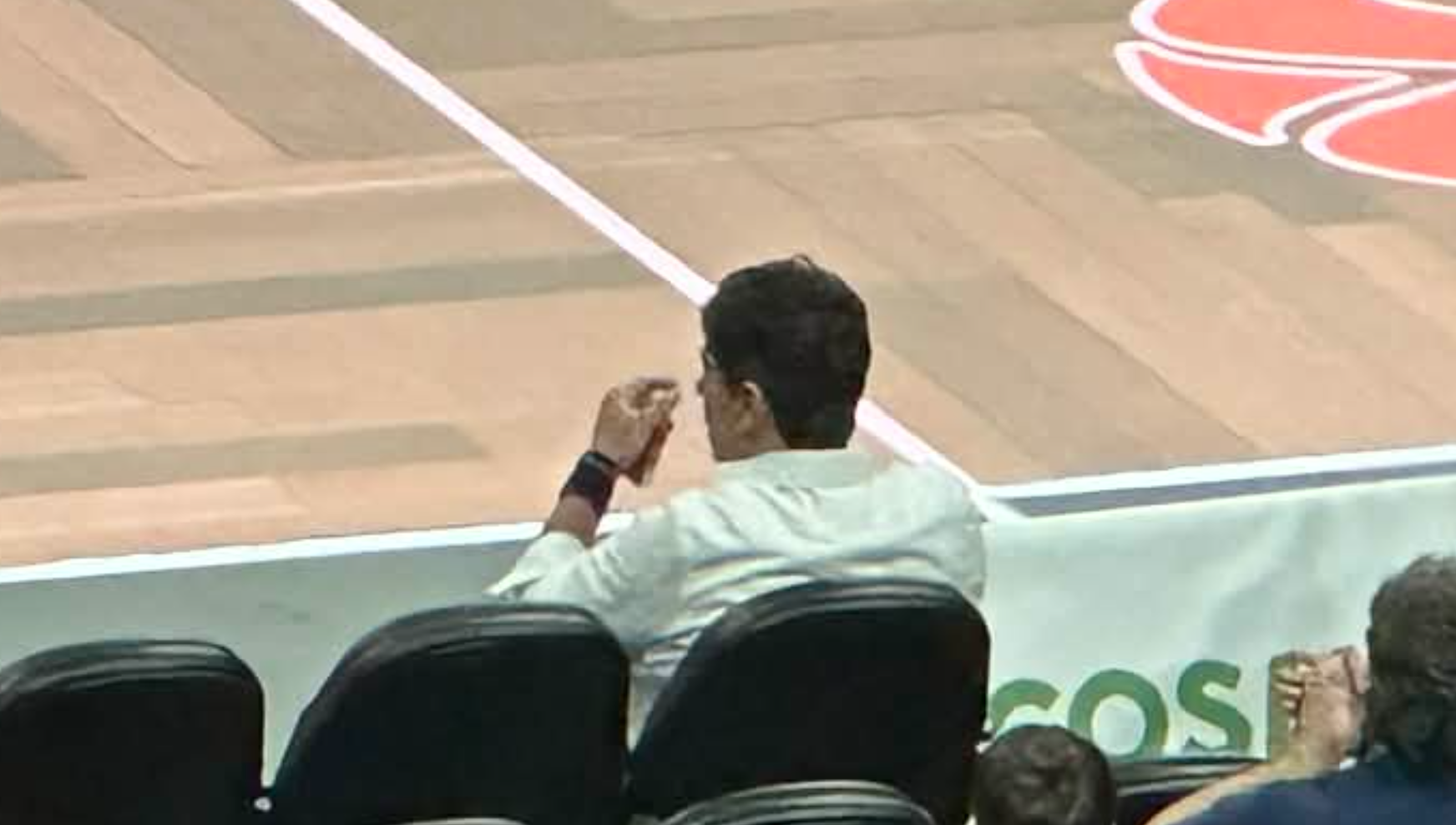 Παναθηναϊκός - Ερυθρός Αστέρας: Κατέβηκε στα court seats ο Γιαννακόπουλος