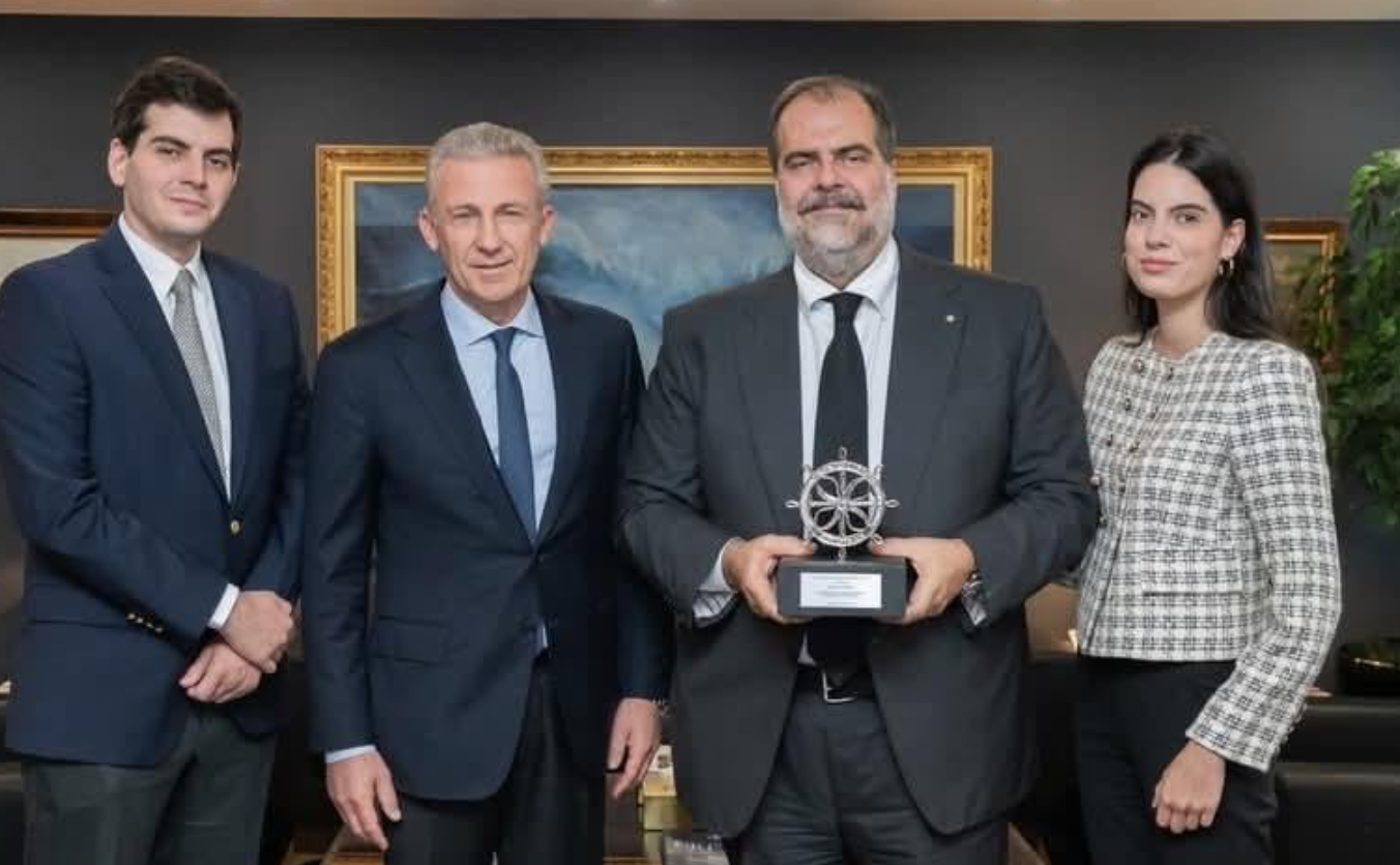 Παναθηναϊκός: Τιμητική διάκριση για τον Νικόλα Πατέρα (pics)