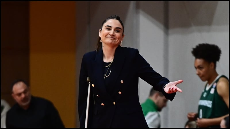 Παναθηναϊκός: Ατύχημα για τη Σελέν Ερντέμ - Με πατερίτσα στο ΣΕΦ (pics)