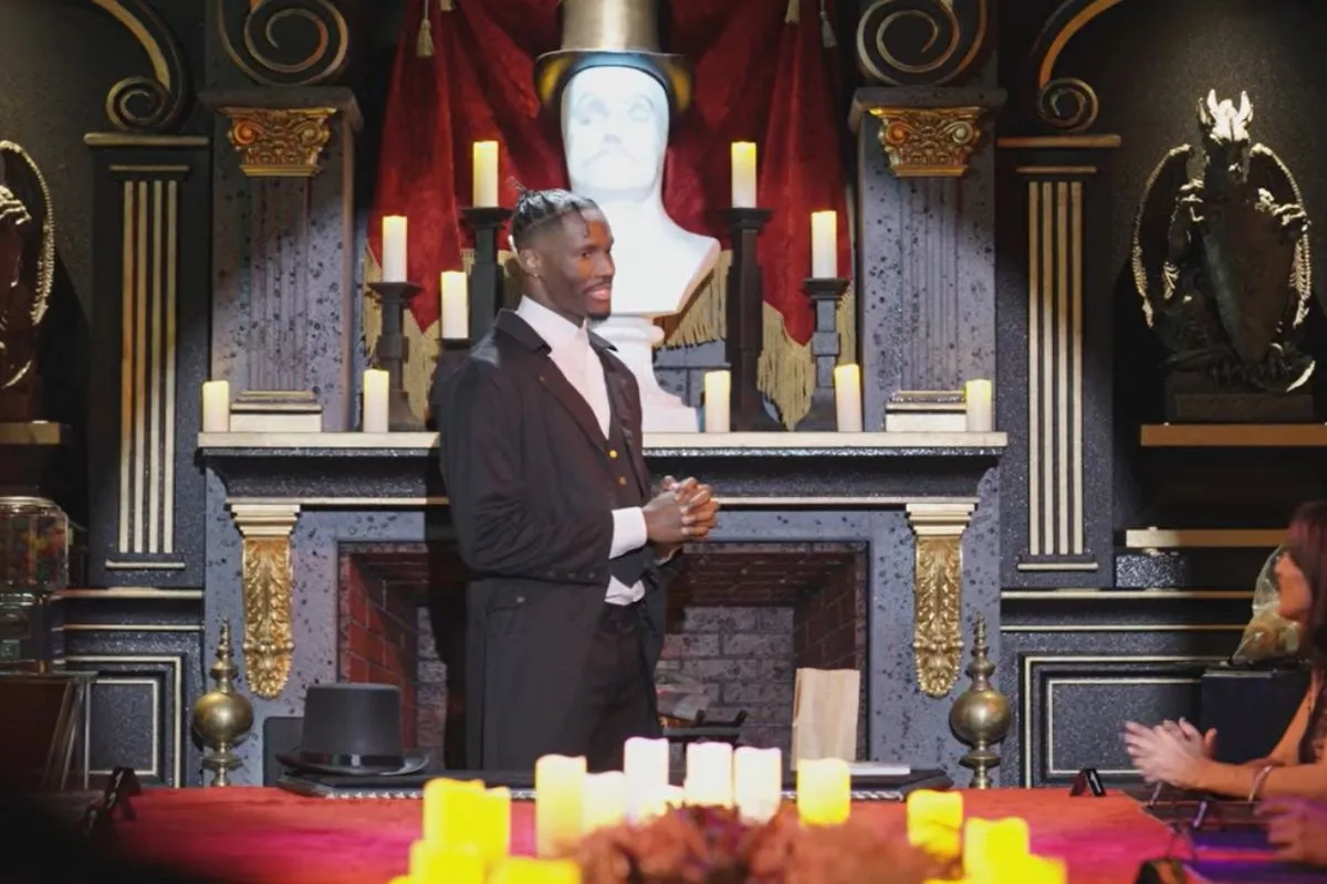 Ο Χέιζ-Ντέιβις έκλεψε την παράσταση και εκτός παρκέ ως μαθητευόμενος ταχυδακτυλουργός