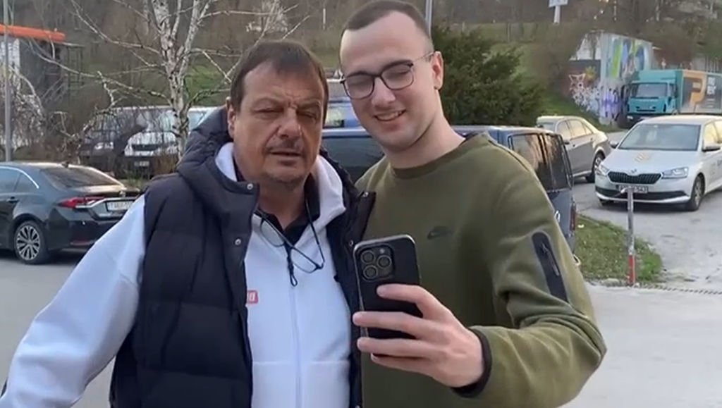 Παναθηναϊκός: Πόλος έλξης ο Αταμάν - Οπαδοί ζήτησαν σέλφι (vid)