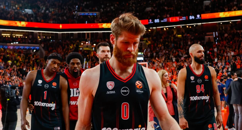 Ακραίο ξέσπασμα των Ισπανών: Σάλος για τη διαιτησία στο Βαλένθια - Ολυμπιακός