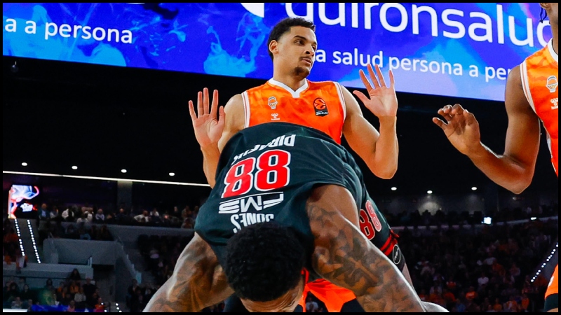 Ρεπόρτερ Βαλένθια: «Ντροπιαστική η διαιτησία με τον Ολυμπιακό»