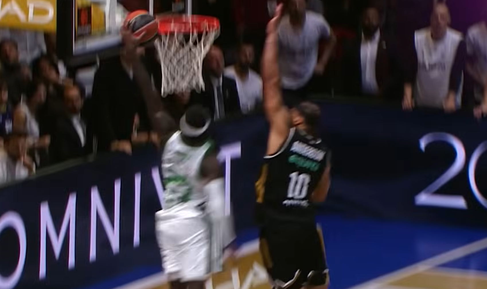 Στην κορυφή της Ευρωλίγκα ο Ναν για το κάρφωμα κόντρα στην Ντουμπάι BC (vid)