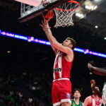 Βολές ο Βεζένκοφ κι αποθέωση στο «T-Center» - Χειροκρότησε ειρωνικά την εξέδρα ο Βούλγαρος!