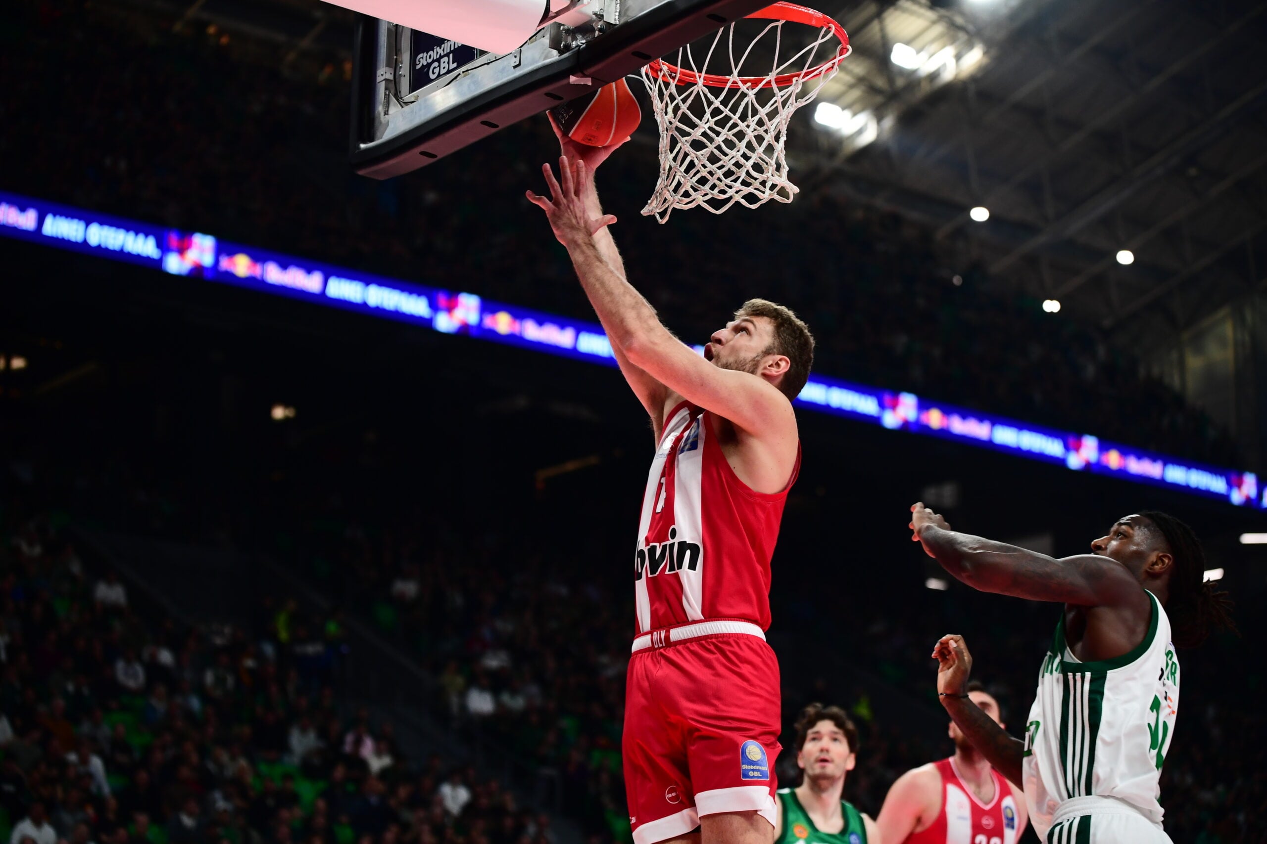 Βολές ο Βεζένκοφ κι αποθέωση στο «T-Center» - Χειροκρότησε ειρωνικά την εξέδρα ο Βούλγαρος!