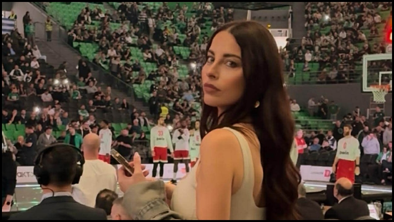 Στο Παναθηναϊκός - Ολυμπιακός η Τζούλια Ακάρντι (pics)