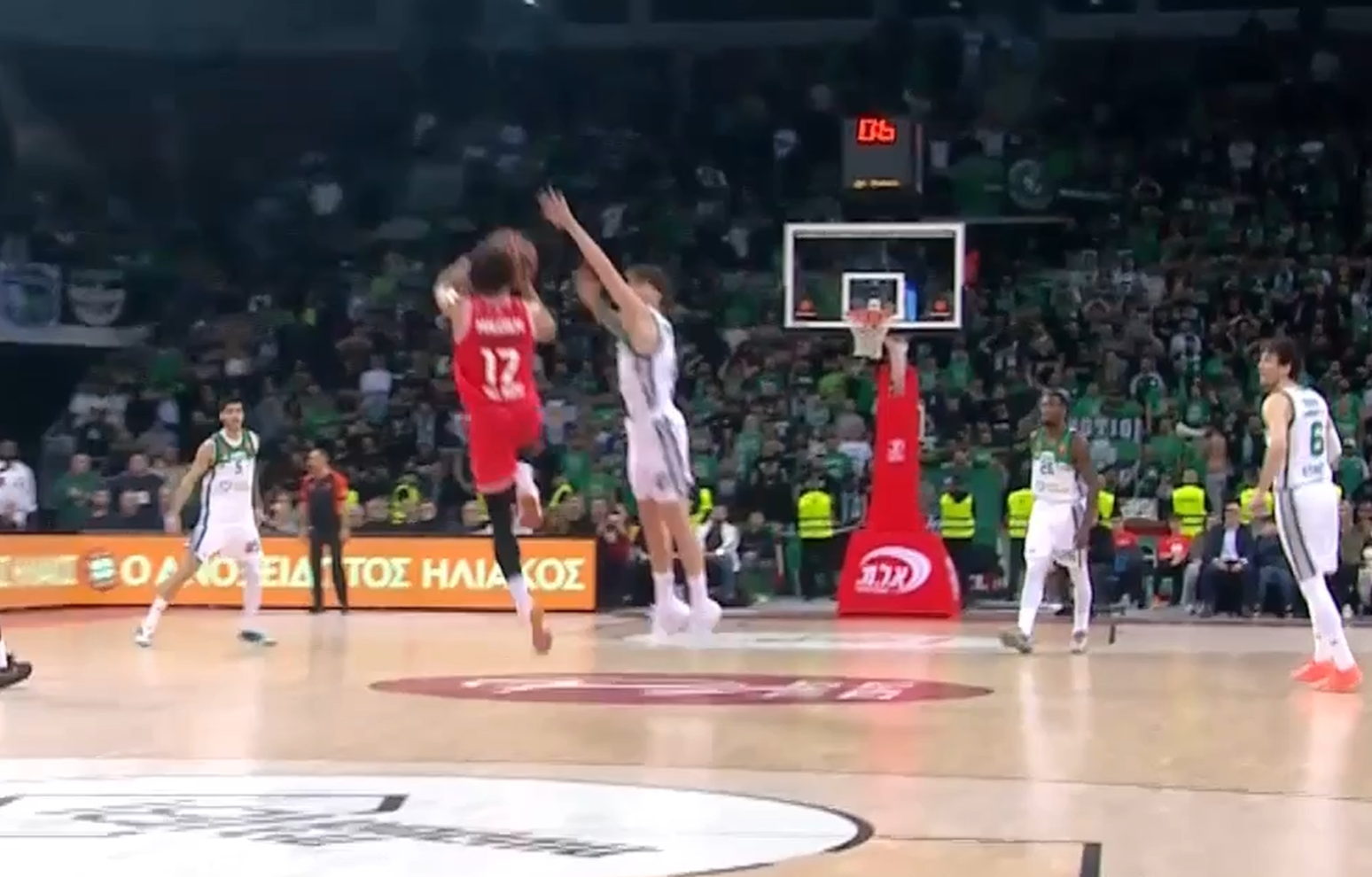 Χάποελ - Παναθηναϊκός: Πέτυχε τρίποντο από το κέντρο ο Μάλκολμ (vid)