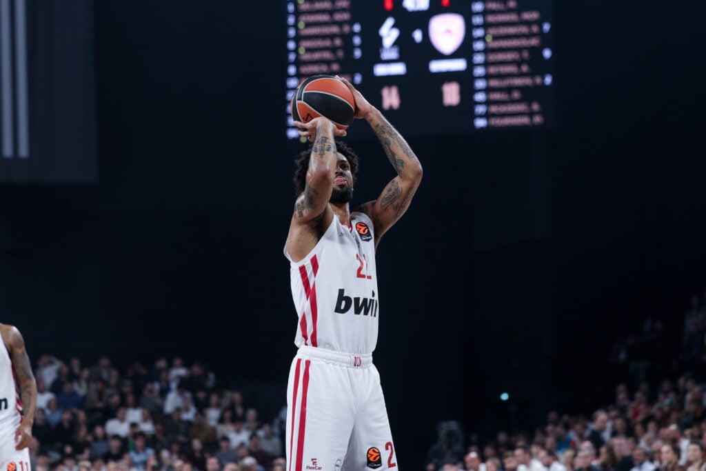 Ο Ολυμπιακός... λύγισε τη Βιλερμπάν εκτελώντας 31 βολές!