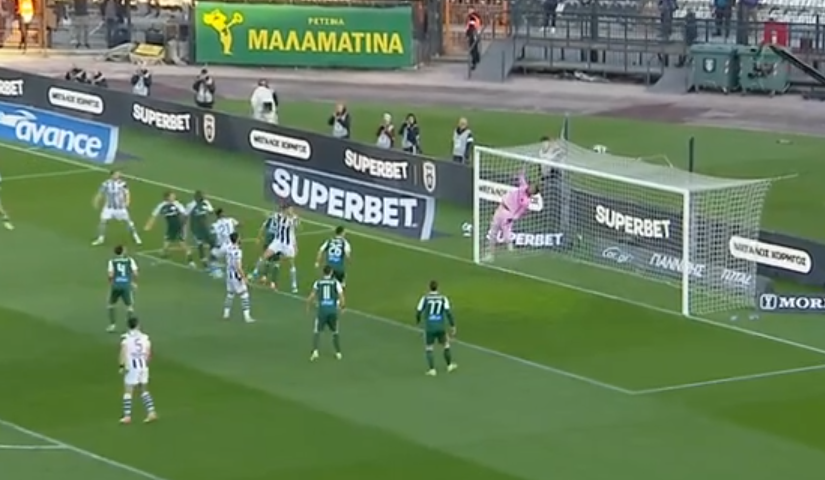 ΠΑΟΚ - Παναθηναϊκός: Η επικίνδυνη κεφαλιά του Μπάμπα (vid)