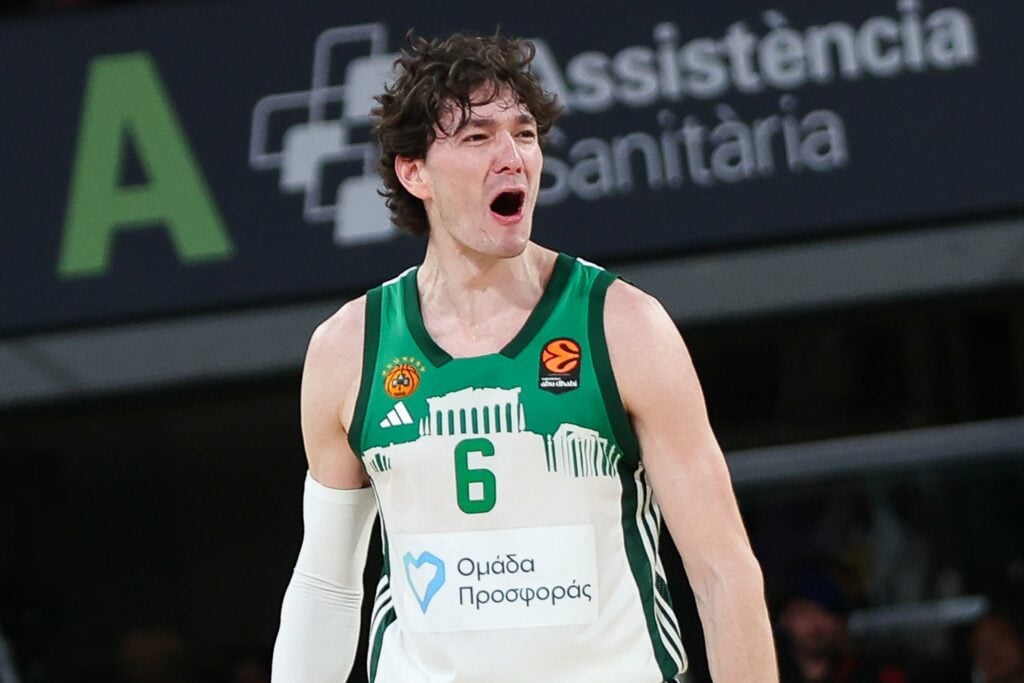 Στο νεο "σπιτι" της Βαλενθια, το "τριφυλλι" με το δεξί!