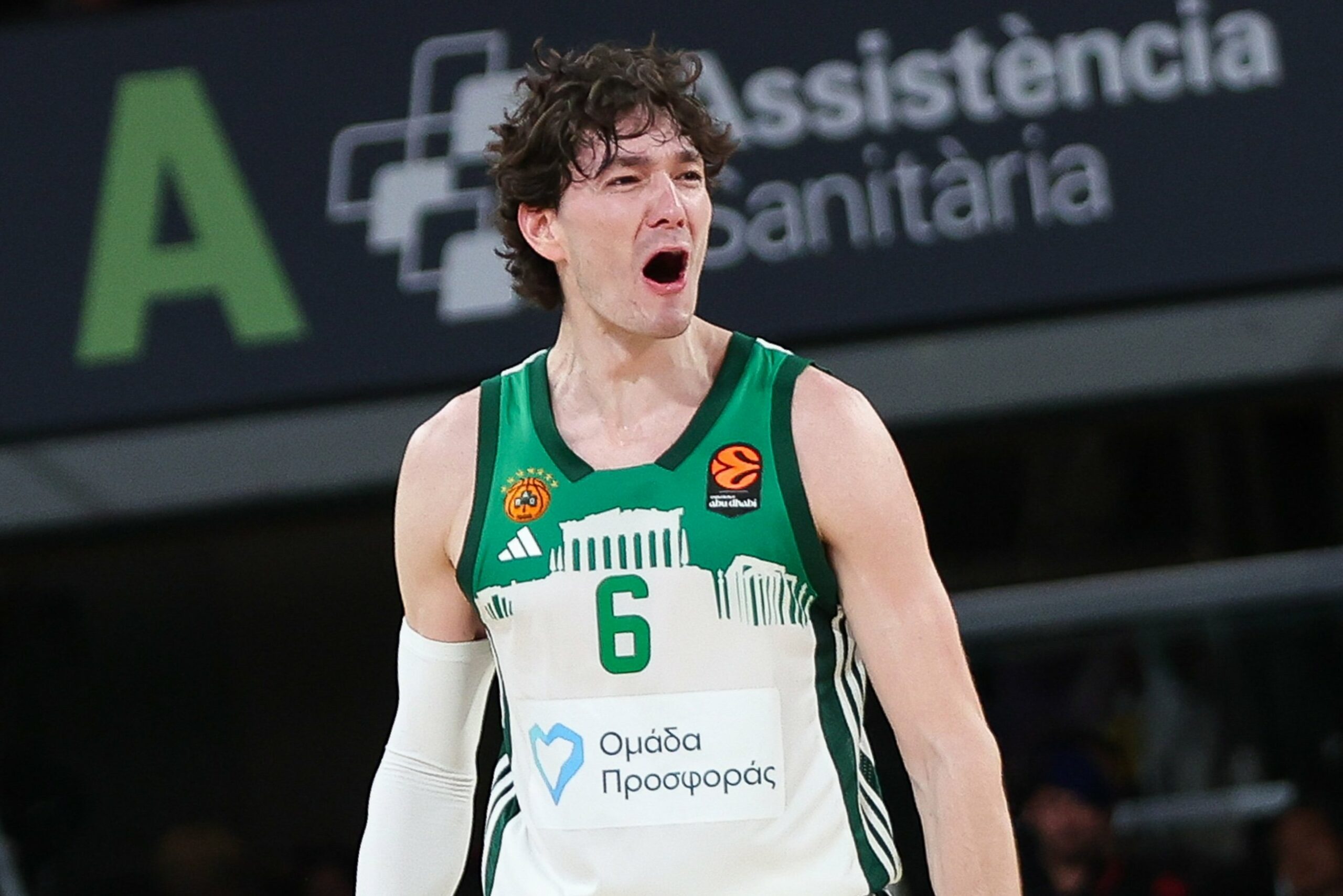 Στο νεο "σπιτι" της Βαλενθια, το "τριφυλλι" με το δεξί!