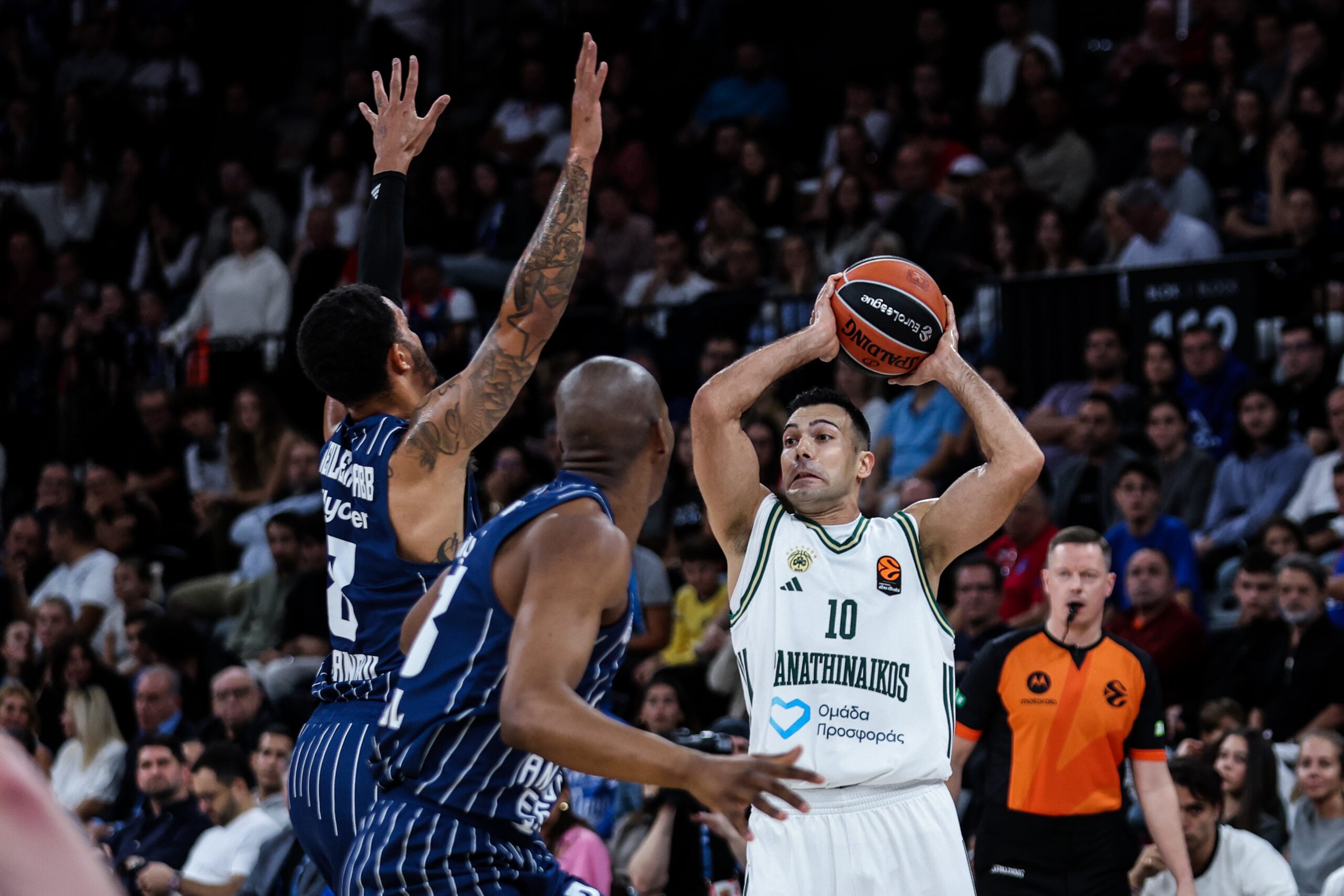 Βαριά ήττα της Εφές πριν από τον Παναθηναϊκό!