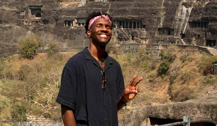 Χέιζ-Ντέιβις στην Ινδία: «Με κουβάλησαν τέσσερις άνδρες - Τους άφησα 400 δολάρια» (pic)