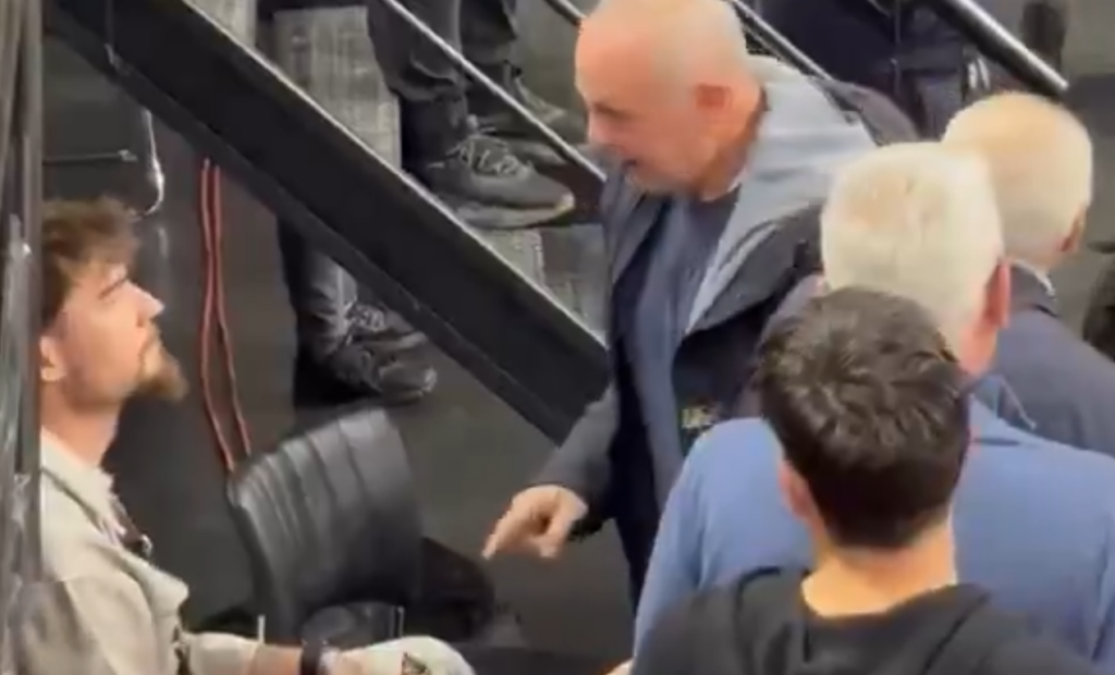 Στη SUNEL Arena ο Ερνανγκόμεθ - Φωτογραφήθηκε με οπαδούς της ΑΕΚ (vid)