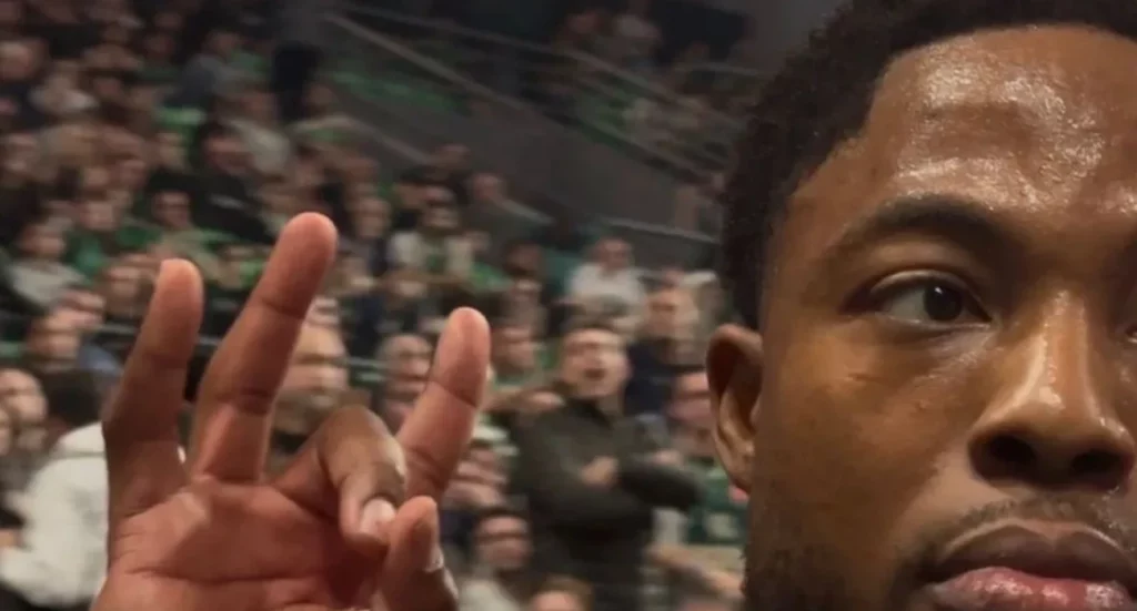 Τελικά δεν έκανε το σήμα της... νίκης! Βαριά καμπάνα σε Τζόουνς για τη χειρονομία στο ΟΑΚΑ