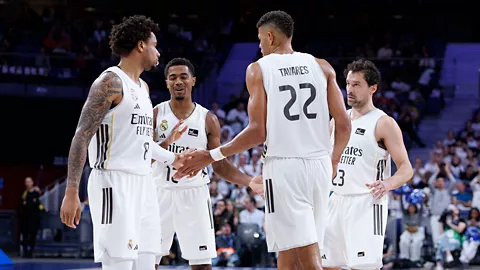 ELABET: Ρεάλ Μ. – Ερυθρός Αστέρας με combo ημιχρόνου για τετράδα