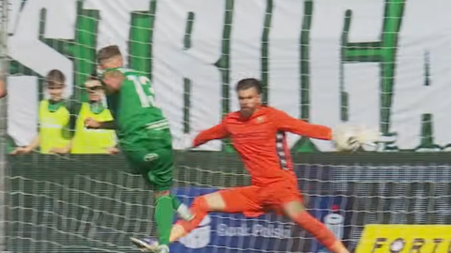 Πολωνία: Ο Ντραγκόφσκι έκανε την απόκρουση της χρονιάς - Αυτογκόλ ο Δώνης (vid)