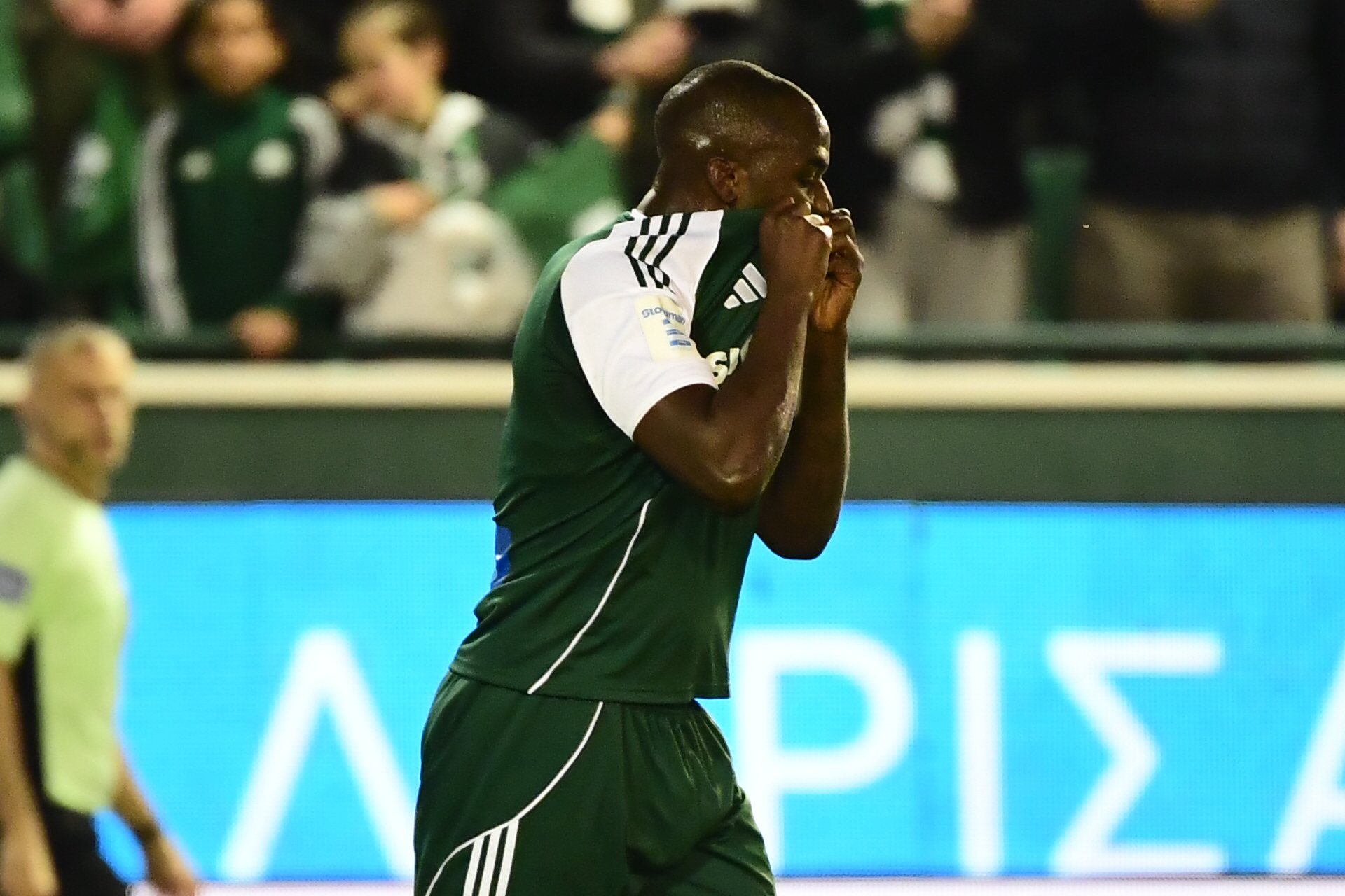 Παναθηναϊκός: Γιατί ο Μπενίτεθ έβγαλε τον Τεττέη στο ημίχρονο