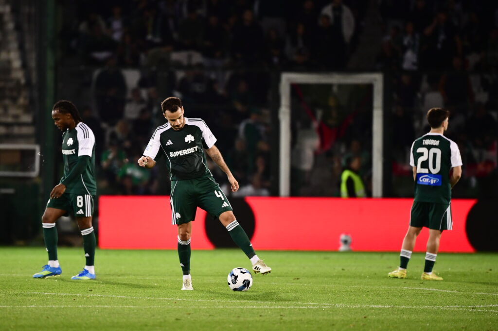 Έκρηξη του κόσμου στο ημίχρονο: Γιούχα και συνθήματα από τους φίλους του Παναθηναϊκού