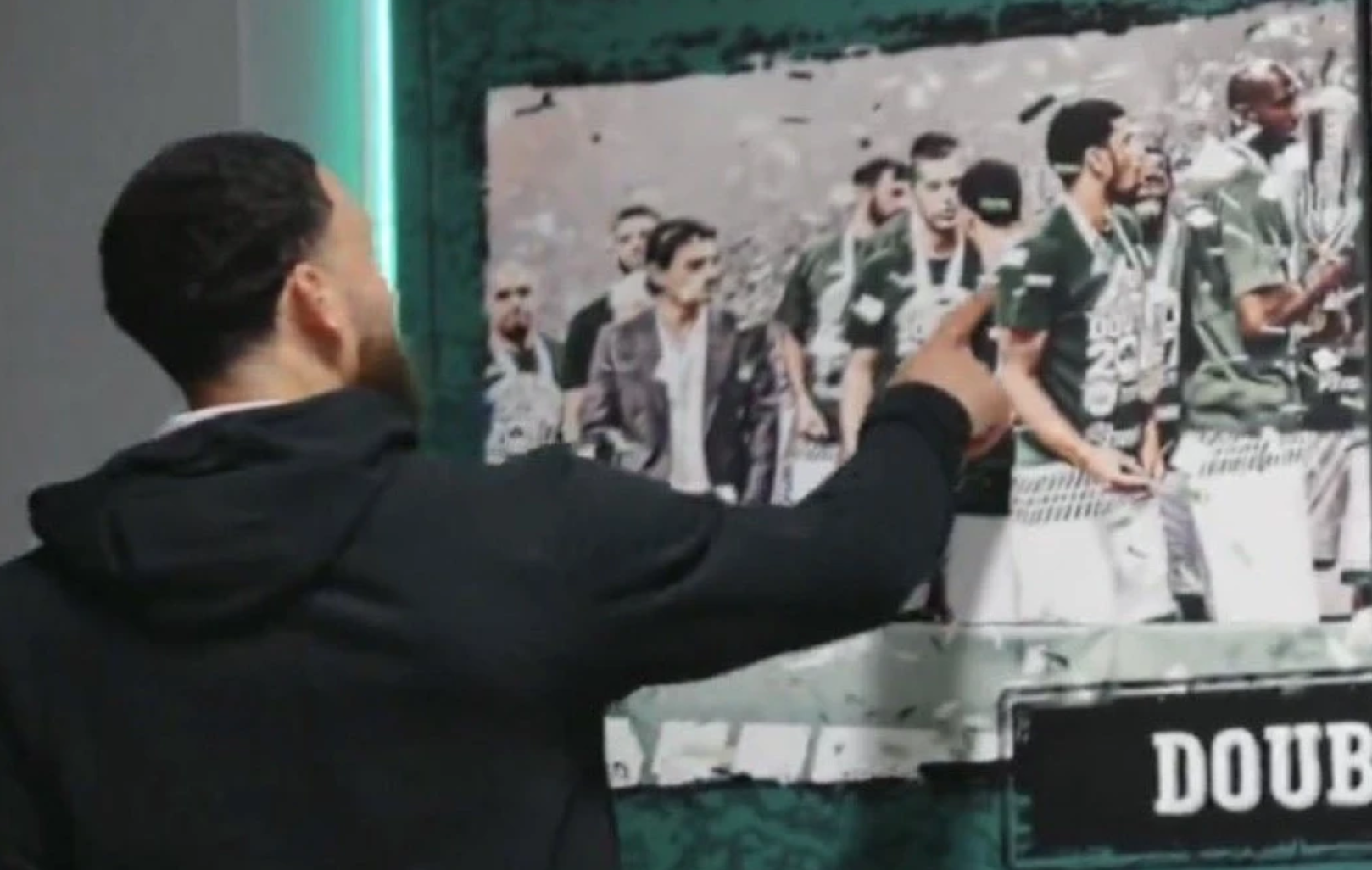 Παναθηναϊκός: Ο Τζέιμς έδειξε τον εαυτό του σε τοιχογραφία του Telekom Center! (vid)