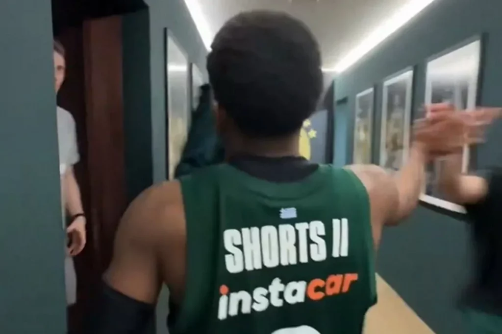 Βίντεο: Σορτς και Φαρίντ μπήκαν στα αποδυτήρια και αποθεώθηκαν